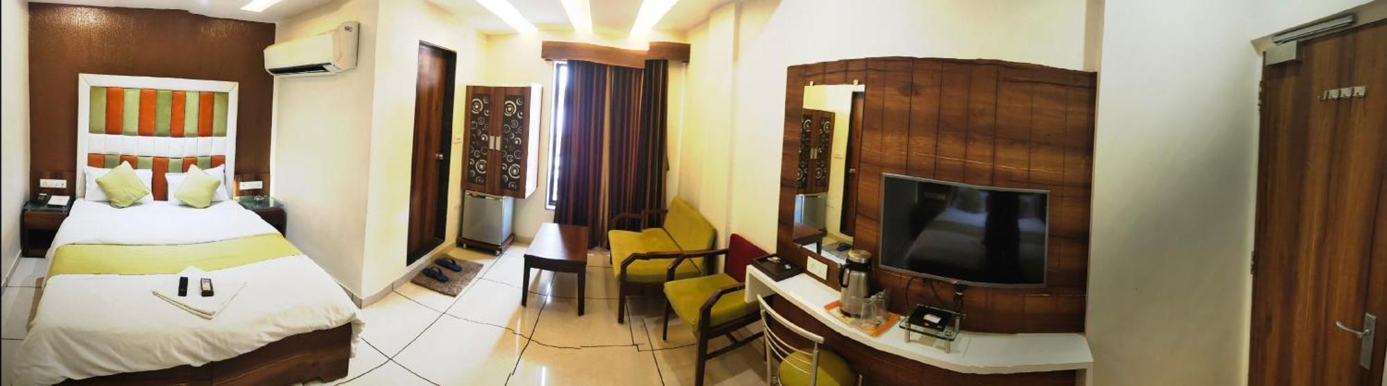 Hotel Zenith สุรัต ภายนอก รูปภาพ