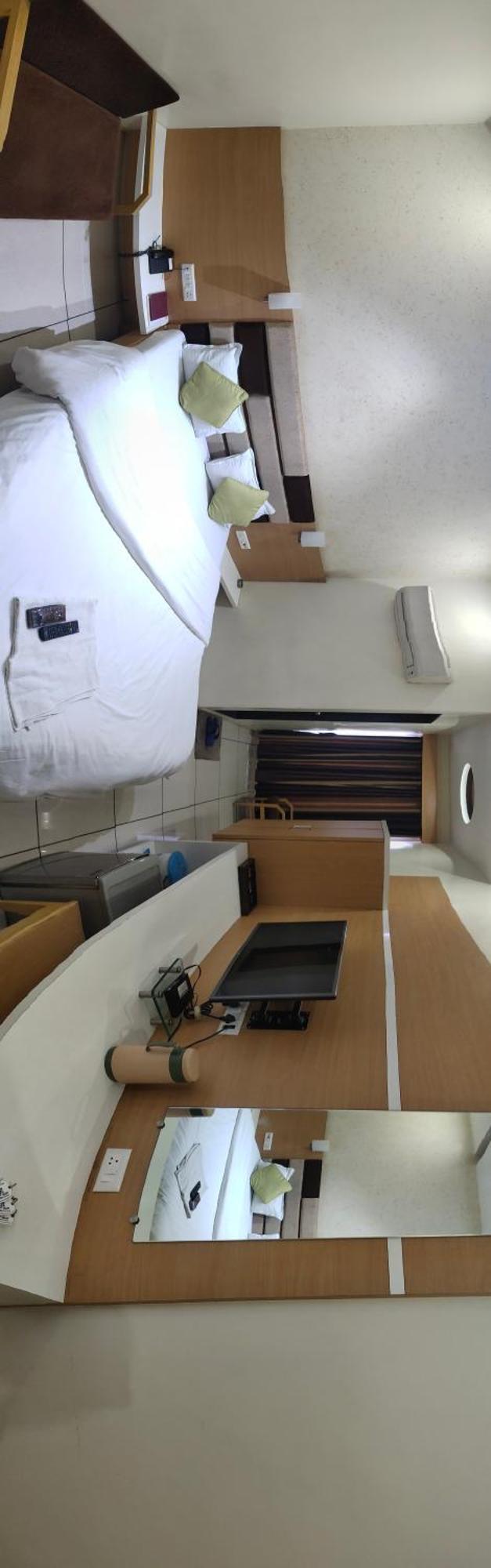 Hotel Zenith สุรัต ภายนอก รูปภาพ