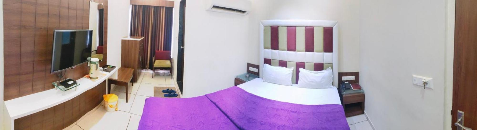 Hotel Zenith สุรัต ภายนอก รูปภาพ