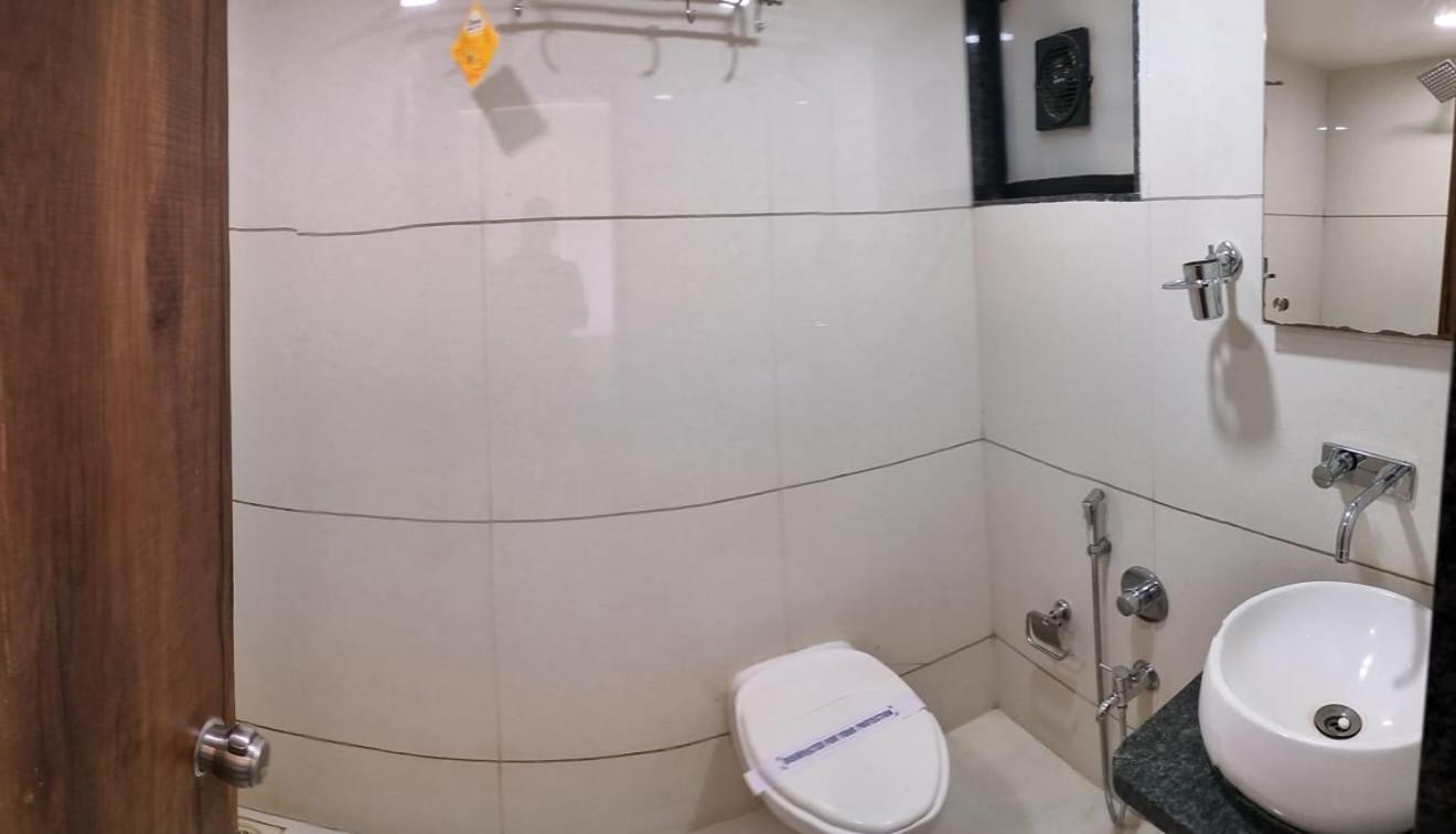 Hotel Zenith สุรัต ภายนอก รูปภาพ