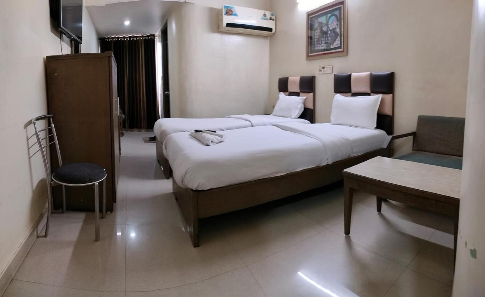 Hotel Zenith สุรัต ภายนอก รูปภาพ