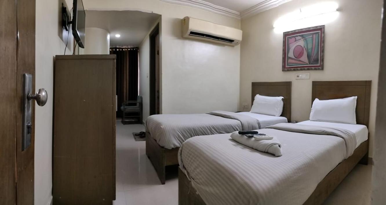 Hotel Zenith สุรัต ภายนอก รูปภาพ