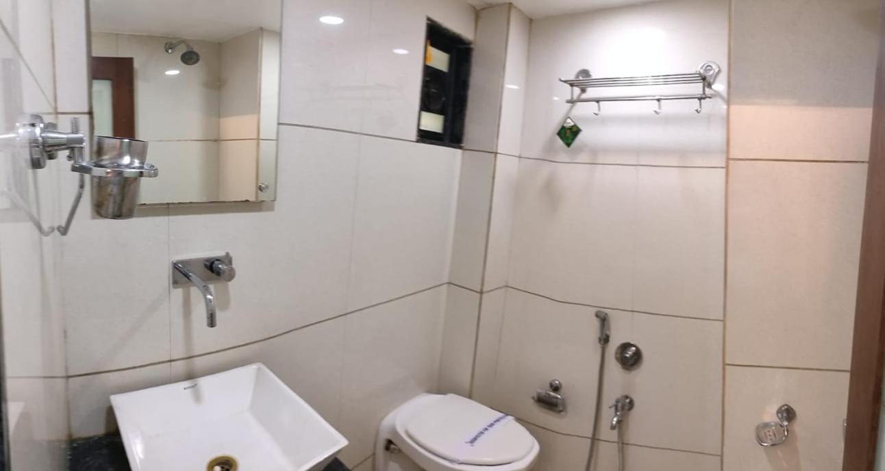 Hotel Zenith สุรัต ภายนอก รูปภาพ