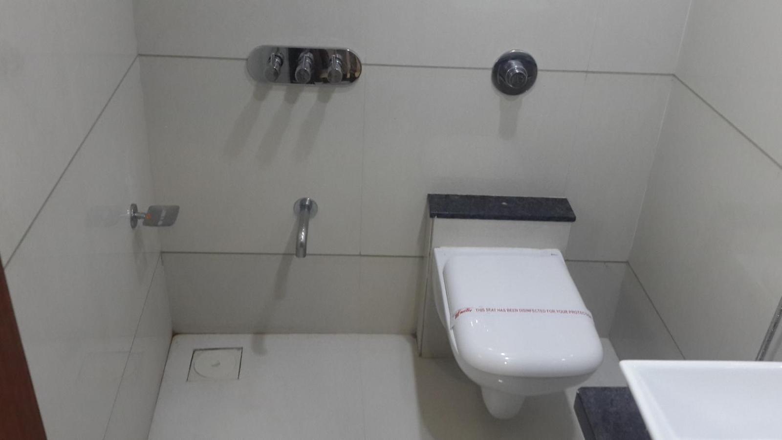 Hotel Zenith สุรัต ภายนอก รูปภาพ