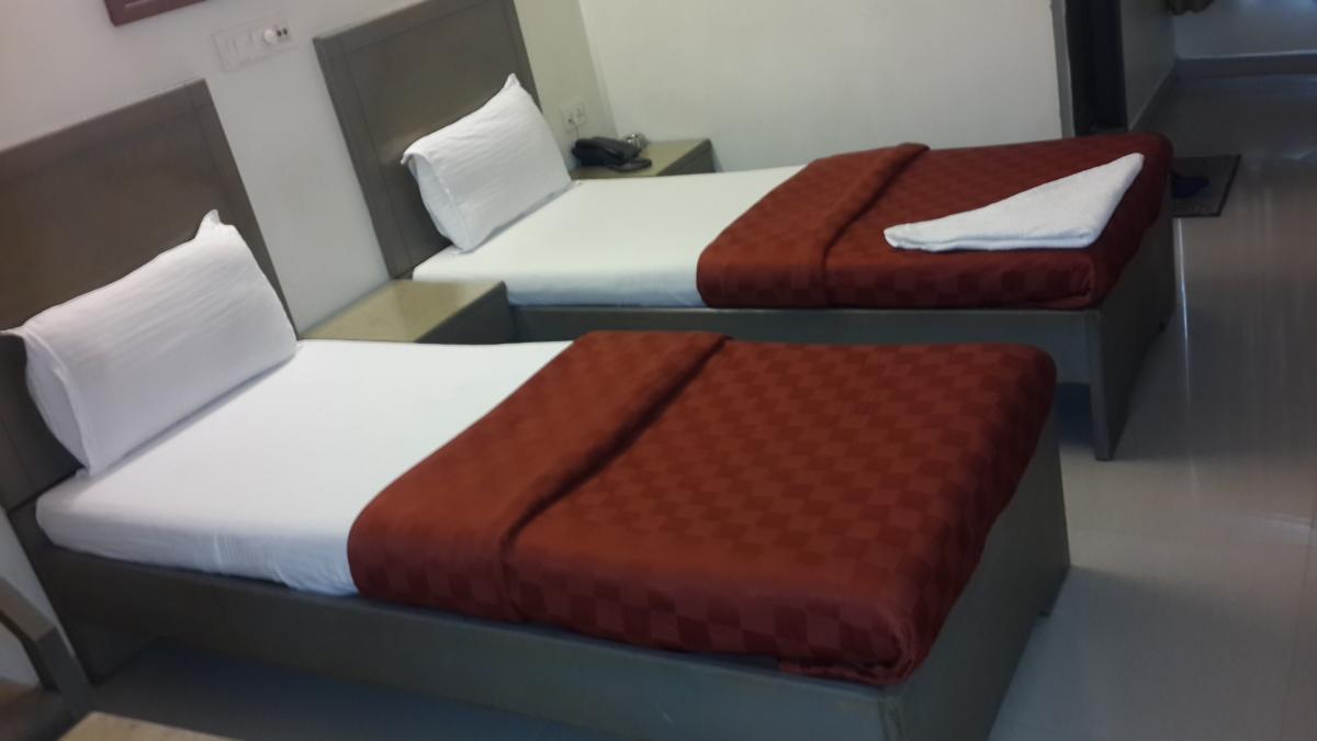 Hotel Zenith สุรัต ภายนอก รูปภาพ