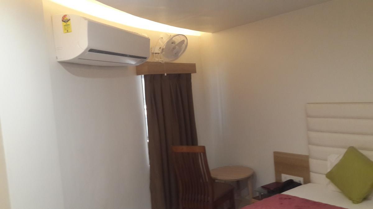 Hotel Zenith สุรัต ภายนอก รูปภาพ