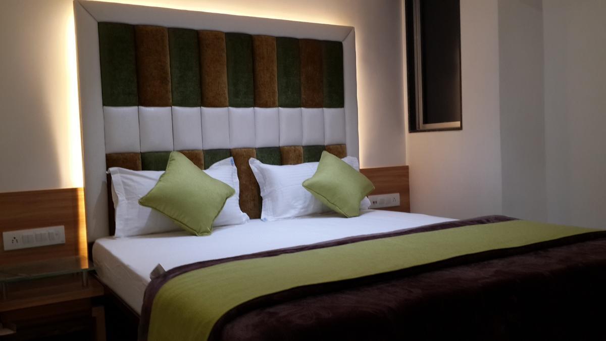 Hotel Zenith สุรัต ภายนอก รูปภาพ