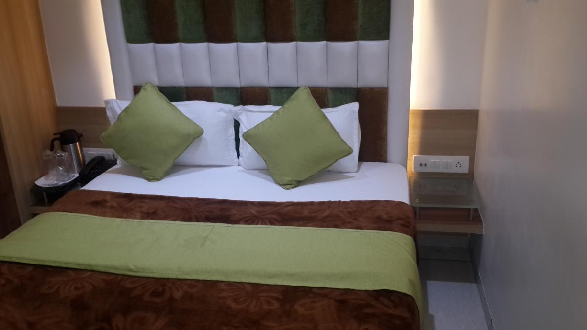 Hotel Zenith สุรัต ภายนอก รูปภาพ