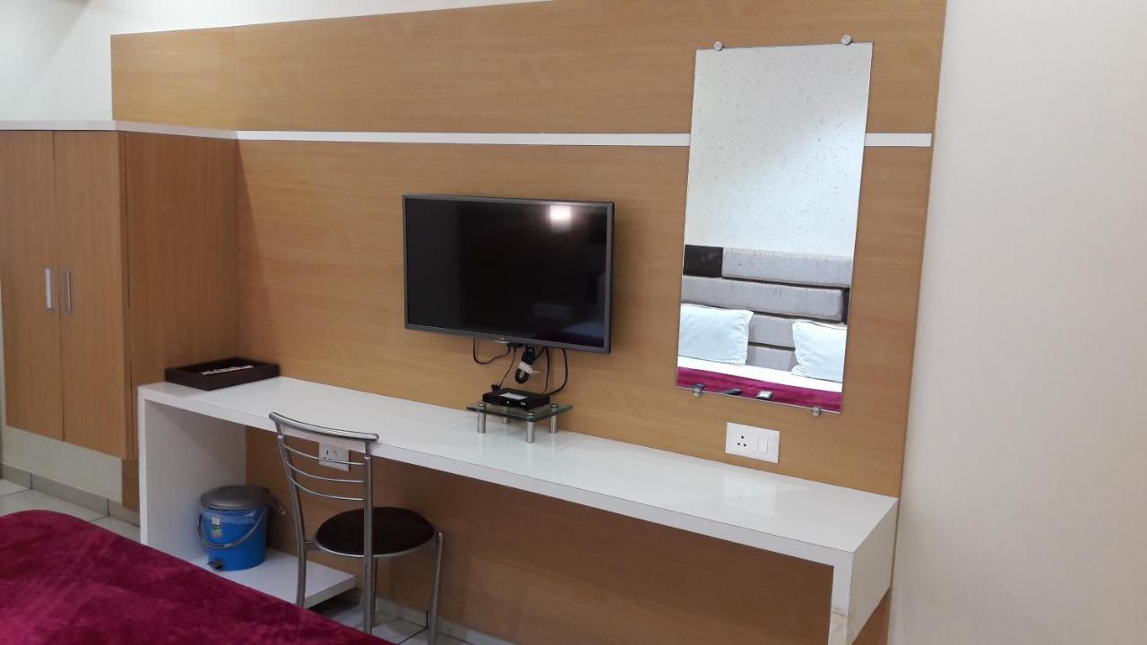 Hotel Zenith สุรัต ภายนอก รูปภาพ