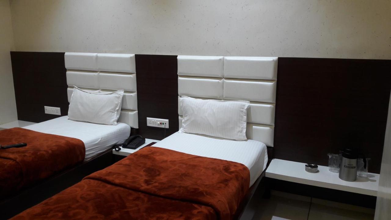 Hotel Zenith สุรัต ภายนอก รูปภาพ